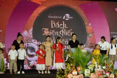 Chương trình quảng bá nét đẹp văn hóa về Tết Trung Thu cổ truyền của Huế với chủ đề ‘Bách thiện hiếu vi tiên.’ (Ảnh: CTV/Vietnam+)