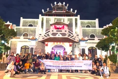 Đoàn famtrip Indonesia khảo sát điểm đến ở Đà Nẵng. (Ảnh: CTV/Vietnam+)