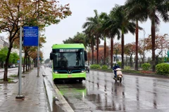Hà Nội vừa đưa tuyến buýt điện E06 lộ trình Bến xe Giáp Bát-Khu đô thị Smart City vào hoạt động từ 1/4. (Ảnh: CTV/Vietnam+)