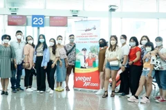 Những hành khách đầu tiên đường bay Thành phố Hồ Chí Minh-Phuket. (Ảnh: CTV/Vietnam+)