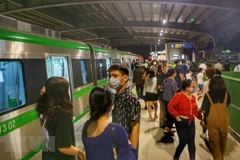 Hành khách đi tàu Cát Linh-Hà Đông đã tăng dần sau thời gian đưa vào vận hành và khai thác thương mại. (Ảnh: Tuấn Đức/TTXVN)