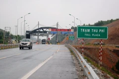 Phương tiện lưu thông qua trạm BOT Thái Nguyên-Chợ Mới. (Ảnh: Việt Hùng/Vietnam+)