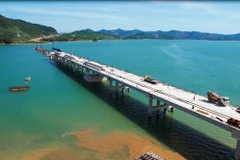 Cầu vượt hồ Yên Mỹ thuộc địa phận huyện Nông Cống, tỉnh Thanh Hóa dài gần 1km thuộc gói thầu XL03 do Tổng công ty cổ phần Xuất nhập khẩu và Xây dựng Việt Nam (Vinaconex) thi công.