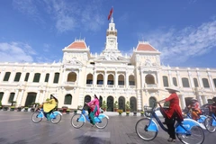 Loại hình xe đạp công cộng tại Thành phố Hồ Chí Minh cũng đang được người dân đón nhận nhiệt tình. (Ảnh: CTV/Vietnam+)