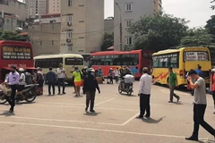 Rất đông xe khách từ các tỉnh, thành vào bến Giáp Bát trả hành khách đi lại sau kỳ nghỉ Quốc khánh 2/9. (Ảnh: Việt Hùng/Vietnam+)