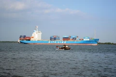 Với những điểm nghẽn hạ tầng nên vận tải thủy vẫn chưa phát huy hết tiềm năng. (Ảnh: Việt Hùng/Vietnam+)