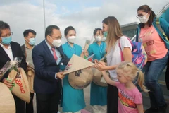 Kịch bản hàng không Việt Nam vẫn còn đối mặt nhiều thách thức sau đại dịch COVID-19 và giá nhiên liệu tăng cao, lạm phát kinh tế. (Ảnh: CTV/Vietnam+)