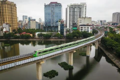 Tuyến đường sắt đô thị Cát Linh-Hà Đông là tuyến đường sắt đô thị đầu tiên của thành phố cũng như cả nước được đưa vào vận hành, khai thác gần một năm qua. (Ảnh: Huy Hùng/Vietnam+)