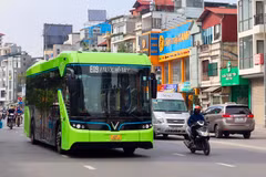 Tuyến buýt điện E09 của Vinbus đã đưa vào vận hành, khai thác tại thành phố Hà Nội. (Ảnh: CTV/Vietnam+)