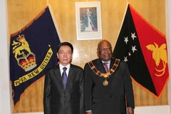 Đại sứ Nguyễn Xuân Thủy và Toàn quyền Papua New Guinea. (Ảnh: Việt Tú/Vietnam+)