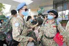 Cán bộ, nhân viên Bệnh viện dã chiến 2.3 động viên nhau trước khi lên đường làm nhiệm vụ tại Bentiu, Nam Sudan. (Ảnh: Thanh Vũ/TTXVN)