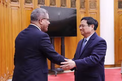 Thủ tướng Phạm Minh Chính tiếp ông Alok Sharma, Bộ trưởng, Chủ tịch Hội nghị Liên hợp quốc về Biến đổi khí hậu lần thứ 26. (Ảnh: Dương Giang/TTXVN)