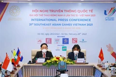 Thứ trưởng Bộ Văn hóa, Thể thao và Du lịch Hoàng Đạo Cương (phải) và Thứ trưởng Bộ Thông tin và Truyền thông Phạm Anh Tuấn. (Ảnh: TTXVN phát)