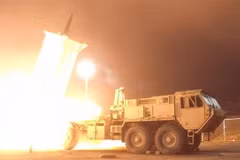 Hệ thống phòng thủ tên lửa tầm cao giai đoạn cuối (THAAD) của Mỹ. (Ảnh: AFP/TTXVN)