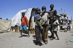 Trẻ em tị nạn tại Al-Eligat, Sudan. (Ảnh: AFP/TTXVN)