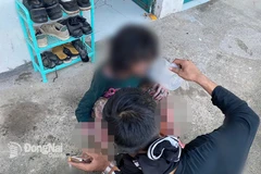 Một nạn nhân được cứu khỏi vụ cháy. (Nguồn: Báo Đồng Nai)