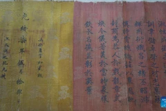 Thánh chỉ lụa có từ triều đại nhà Thanh. (Nguồn: Xinhua)