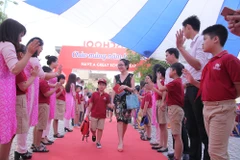 Học sinh đến trường trong ngày khai giảng. (Ảnh minh họa: PV/Vietnam+)