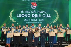 Các cá nhân xuất sắc nhận giải thưởng Lương Định Của năm 2021. (Ảnh: Trung ương Đoàn)