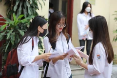 Thí sinh làm thủ tục dự thi tốt nghiệp trung học phổ thông tại Hà Nội. (Ảnh minh họa: Hoài Nam/Vietnam+)