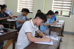 Thí sinh dự thi tốt nghiệp trung học phổ thông. (Ảnh: Bích Huệ/TTXVN)