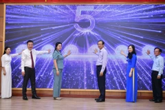 Ban tổ chức thực hiện nghi thức phát động cuộc thi. (Ảnh: PV/Vietnam+)