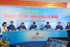 Ban bí thư Trung ương Đoàn trả lời các câu hỏi của đoàn viên. (Ảnh: PV/Vietnam+)