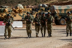 Binh sỹ Thổ Nhĩ Kỳ triển khai tại Reyhanli, tỉnh Hatay, gần khu vực biên giới với Syria. (Nguồn: AFP/TTXVN)