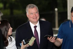 Đặc phái viên Mỹ phụ trách vấn đề Triều Tiên Stephen Biegun (giữa). (Ảnh: Yonhap/TTXVN)