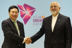 Phó Thủ tướng, Bộ trưởng Ngoại giao Phạm Bình Minh và Bộ trưởng Ngoại giao Iran Mohammad Javad Zarif. (Ảnh: Xuân Vịnh/TTXVN)