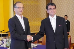 Ngoại trưởng Nhật Bản Taro Kono (trái) và Ngoại trưởng Đức Heiko Maas trong cuộc gặp tại Tokyo, Nhật Bản ngày 25/7. (Ảnh: AFP/TTXVN)