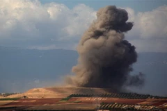 Khói bốc lên sau xung đột tại Kafr Ain, ngoại ô tỉnh Idlib, Syria ngày 7/9. (Ảnh: AFP/TTXVN)