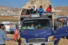 Người tị nạn Syria hồi hương từ Arsal, Liban ngày 23/7. (Ảnh: AFP/TTXVN)