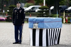 Lễ trao trả hài cốt lính Mỹ thiệt mạng trong Chiến tranh Triều Tiên diễn ra ở Seoul, Hàn Quốc ngày 28/4/2016. (Ảnh: EPA/TTXVN)