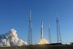 Tên lửa đẩy SpaceX Falcon 9 mang theo tàu thăm dò vũ trụ TESS rời bệ phóng từ mũi Canaveral, bang Florida, Mỹ ngày 18/4. (Nguồn: La Times/TTXVN)