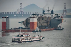 Phà Sewol được trục vớt và đưa vào cảng Mokpo, Hàn Quốc ngày 31/3/2017. (Nguồn: AFP/TTXVN)
