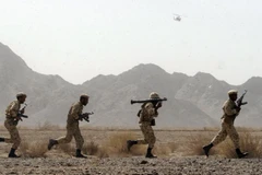 Binh sỹ Iran làm nhiệm vụ tại tỉnh Sistan-Baluchestan, cách thành phố Zahedan 50km về phía đông. (Nguồn: AFP/TTXVN)