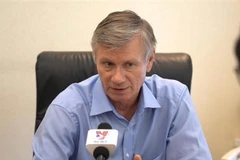 Tiến sỹ Vladimir Buianov, Chủ tịch Hội Hữu nghị Nga-Việt trả lời phỏng vấn phóng viên Thông tấn xã Việt Nam. (Ảnh: Dương Trí/TTXVN)