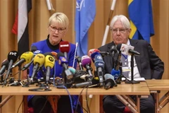 Ngoại trưởng Thụy Điển Margot Wallstrom (trái) và Đặc phái viên của Liên hợp quốc về Yemen Martin Griffiths tại cuộc đàm phán ở Stockholm ngày 6/12/2018. (Ảnh: AFP/TTXVN)