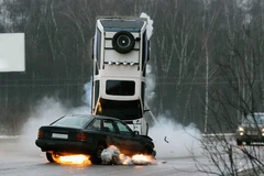 Những cách giúp giảm thiệt hại về người và của khi bị nổ lốp ôtô