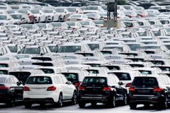 Ôtô tại cảng Bremerhaven, miền Bắc Đức. (Nguồn: EPA/TTXVN)