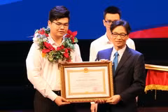 [Photo] Trao thưởng kỳ thi tay nghề thế giới và tay nghề quốc gia 