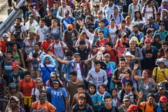 Người di cư Honduras tại tuyến đường nối Ciudad Hidalgo và Tapachula, bang Chiapas, Mexico trong hành trình tới Mỹ ngày 21/10/2018. (Ảnh: AFP/TTXVN)