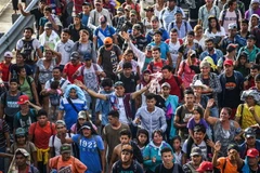 Người di cư Honduras tại tuyến đường nối Ciudad Hidalgo và Tapachula, bang Chiapas, Mexico trong hành trình tới Mỹ ngày 21/10/2018. (Ảnh: AFP/TTXVN)