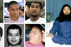 Bảy thành viên giáo phái AUM Shinrikyo, trong đó có thủ lĩnh thủ lĩnh Shoko Asahara (phải), bị hành hình ngày 6/7. (Ảnh: AFP/TTXVN)
