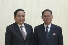 Chủ tịch Ủy ban Trung ương Mặt trận Tổ quốc Việt Nam Trần Thanh Mẫn gặp và hội đàm với ông Pak Tae Song, Ủy viên Bộ Chính trị, Phó Chủ tịch Ban Chấp hành Trung ương Đảng Lao động Triều Tiên, ngày 10/9, tại Nhà Quốc hội Triều Tiên ở Thủ đô Bình Nhưỡng. (Ản