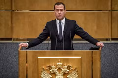 Ông Dmitry Medvedev phát biểu tại phiên họp Hạ viện Nga ở Moskva ngày 8/5. (Nguồn: AFP/TTXVN)