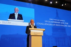 Bộ trưởng Quốc phòng Mỹ James Mattis phát biểu tại Đối thoại Shangri-La lần thứ 17. (Ảnh: Việt Dũng/TTXVN)
