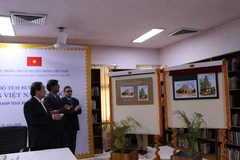 Ra mắt bộ tem phát hành chung Việt Nam-Ấn (Ảnh: Huy Bình/Vietnam+)