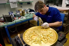 Chế tác đồng tiền vàng. (Nguồn: liberec.idnes.cz)